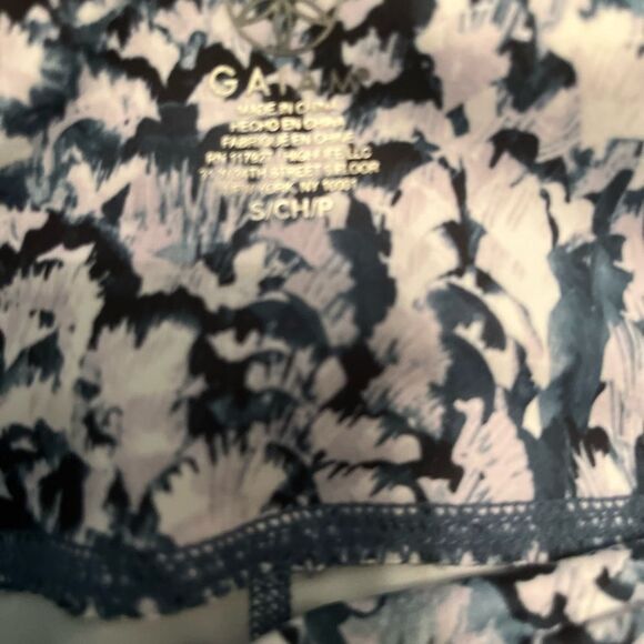 GAIAM Gray and Purple Leggings with Stretchy Fit - Picture 7 of 10